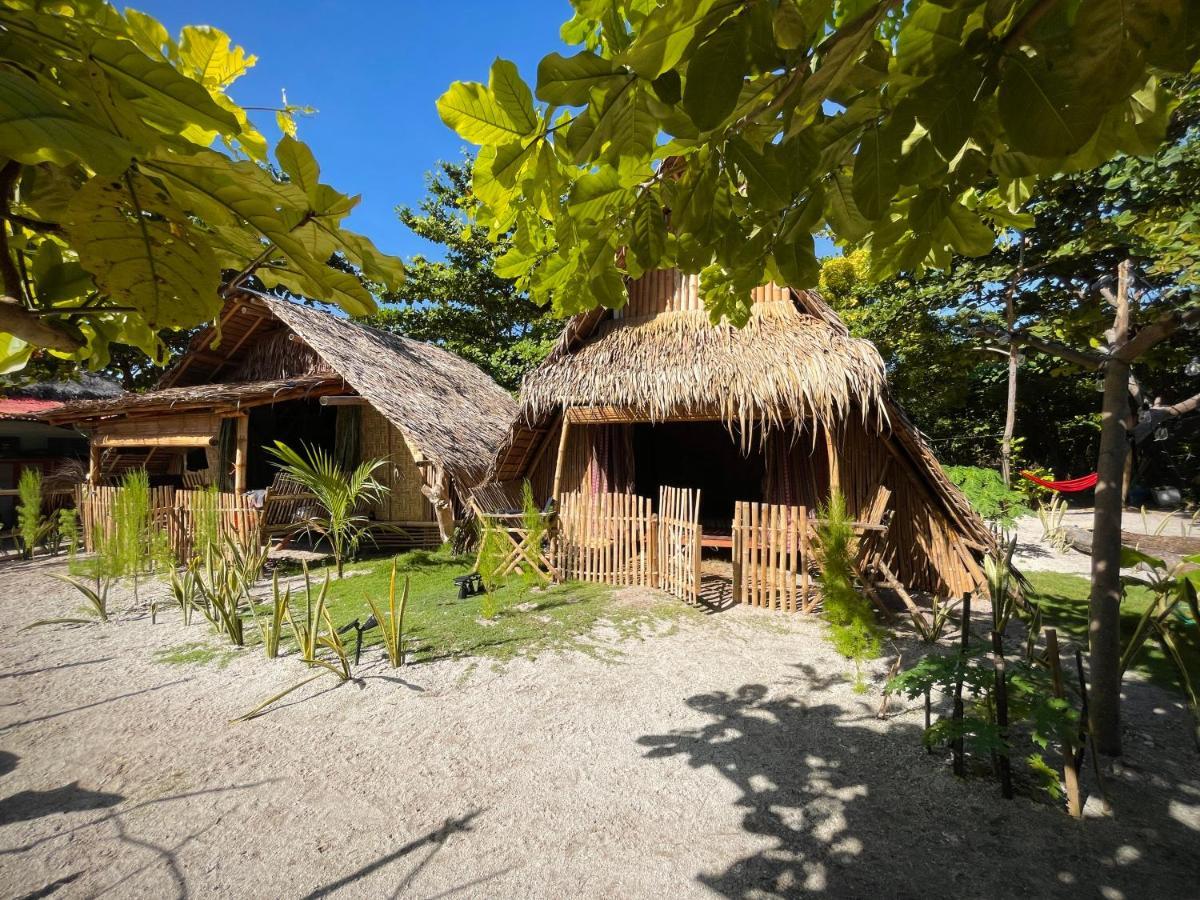Tribal Huts Community Hostel Daanbantayan Exterior photo