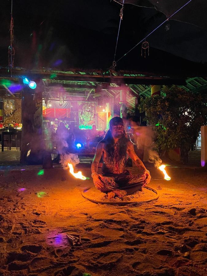 Tribal Huts Community Hostel Daanbantayan Exterior photo