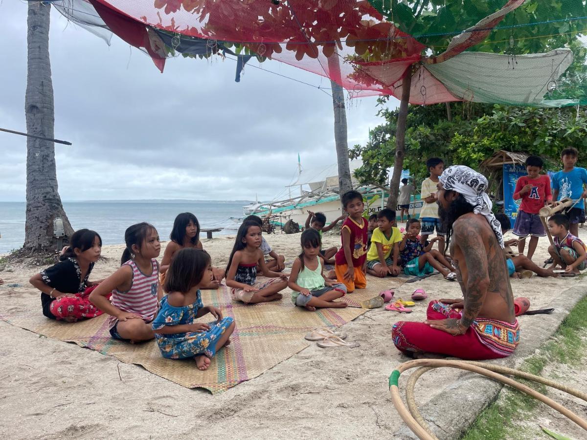Tribal Huts Community Hostel Daanbantayan Exterior photo