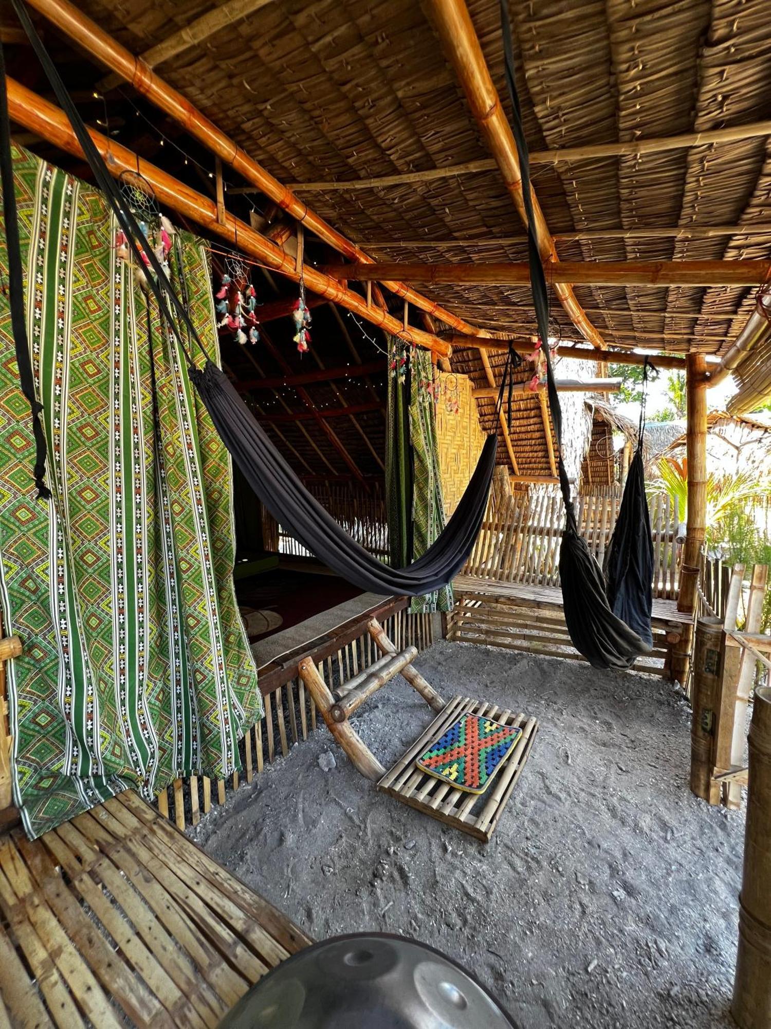 Tribal Huts Community Hostel Daanbantayan Exterior photo
